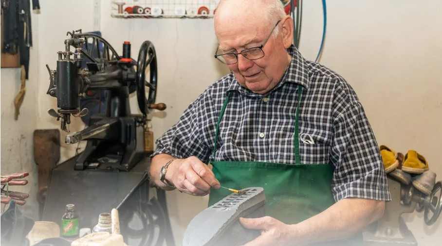 Hans Breuer bei der Arbeit
