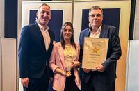 Freuen sich über die Auszeichnung mit dem Seafood Star: Matthias Bungert, Michelle Weber, Teamleitung Fisch/Käse, Thomas Richter, Abteilungsleiter (v.lks.).