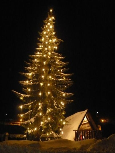 Von der weißen Pracht fehlt noch jede Spur: Sonst ist alles vorbereitet für den Rurberger Weihnachtsmarkt.