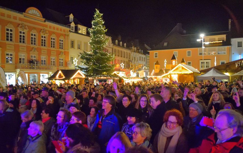 Festlich und voller Highlights: Der Bitburger Weihnachtsmarkt wird vom Bitburger Gewerbeverein und der Stadt Bitburg vom 30. November bis 11. Dezember auf dem Spittel veranstaltet.