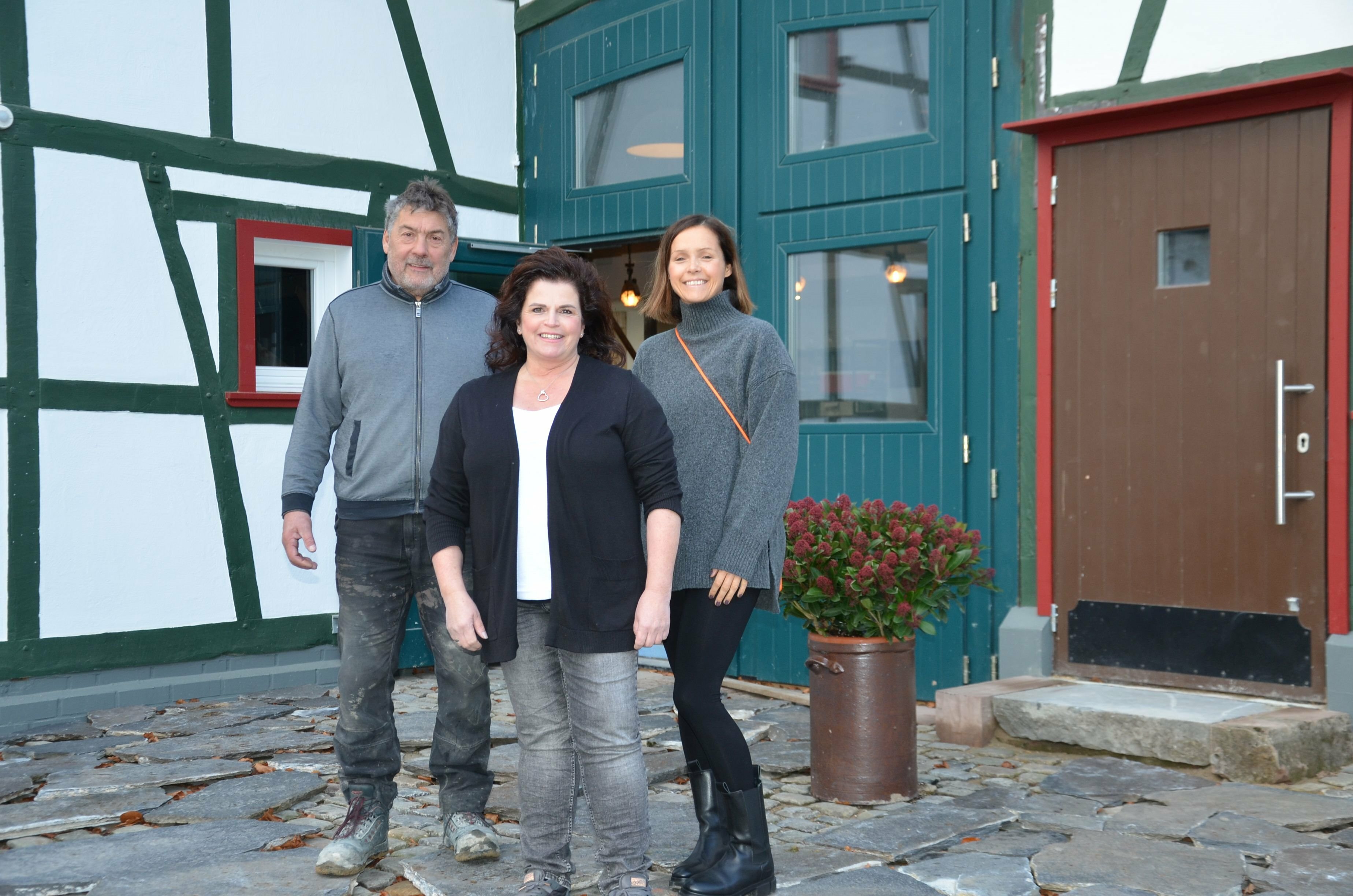Bettina Stange lädt »Zum Juppi«: Die Gastronomie in altem Kesternicher Fachwerkhaus, das Martin Krings und seine Tochter Juliane Förster-Krings mit großem Engagement hergerichtet haben, soll im neuen Jahr eröffnen.