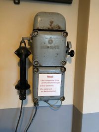 Mit vielen historischen Details rückt der Bahnhof Ahütte die Besucherinnen und Besucher ins Jahr 1973.