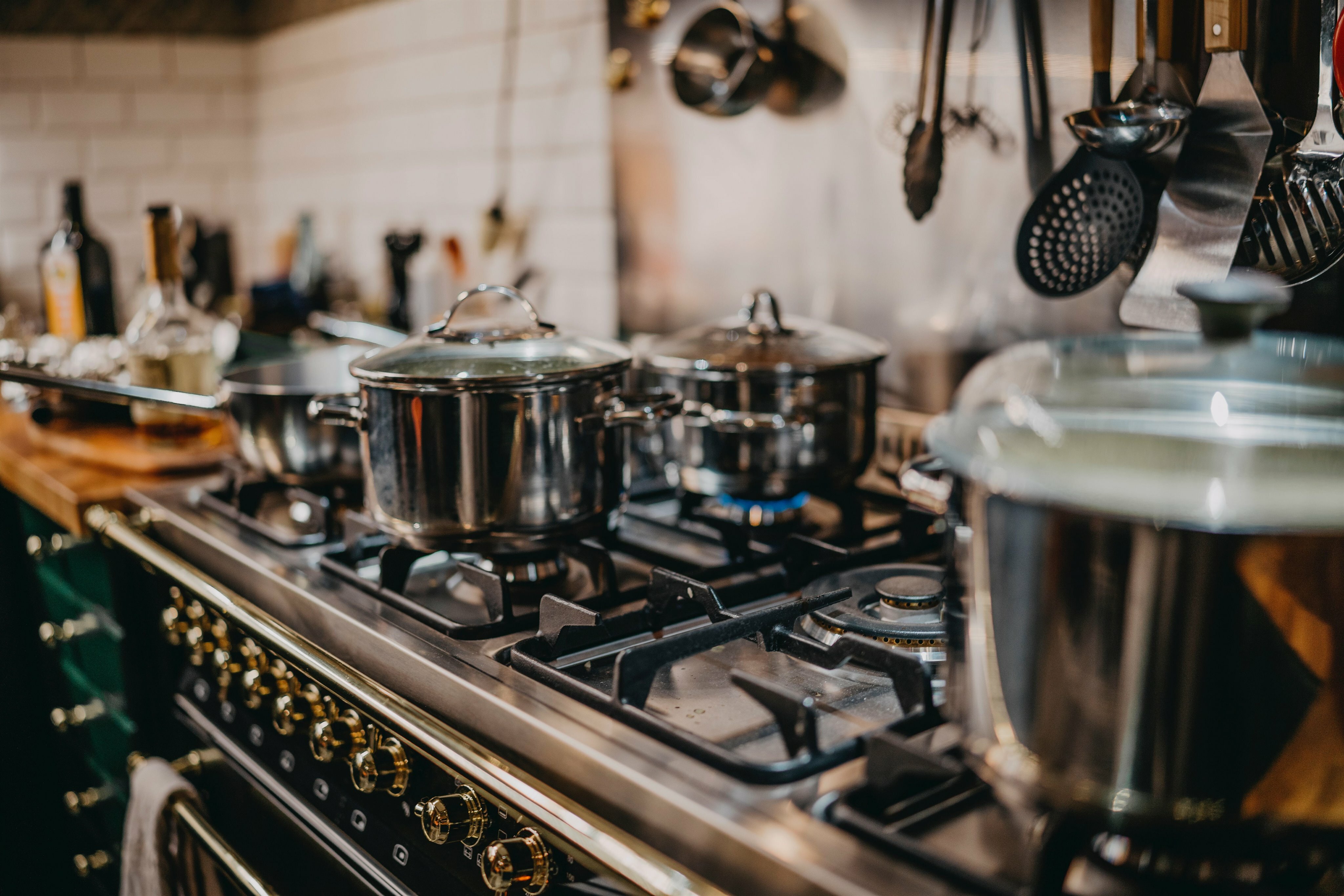 Auch bei den Kreuznacher Stadtwerke steigen 2023 die Gas- und Strompreise stark - das macht auch das Kochen mit Gas teurer.