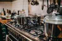 Auch bei den Kreuznacher Stadtwerke steigen 2023 die Gas- und Strompreise stark - das macht auch das Kochen mit Gas teurer.