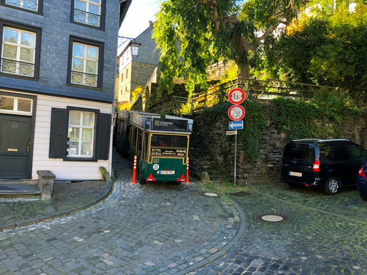 Die Forderung nach Beseitigung der Poller am Schaufenberg durch Ortsvorsteher Georg Kaulen wies das Monschauer Ordnungsamt zurück.