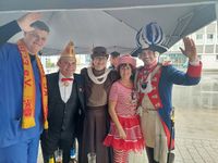 Begeisterte Narren bei Lydias zweitem "Karnevalistischen Frühschoppen" in der "Langen Theke" in Trier