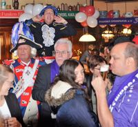 Begeisterte Narren bei Lydias zweitem "Karnevalistischen Frühschoppen" in der "Langen Theke" in Trier