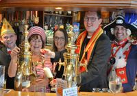 Begeisterte Narren bei Lydias zweitem "Karnevalistischen Frühschoppen" in der "Langen Theke" in Trier