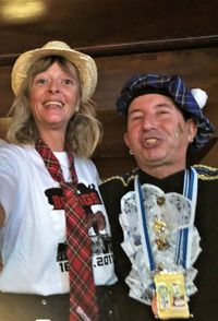 Begeisterte Narren bei Lydias zweitem "Karnevalistischen Frühschoppen" in der "Langen Theke" in Trier