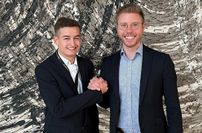 Daniel Scheen-Pauls (r.) lud Till Beißel aus Roetgen ein im Jugendlandtag die parlamentarische Arbeit zu erkunden.