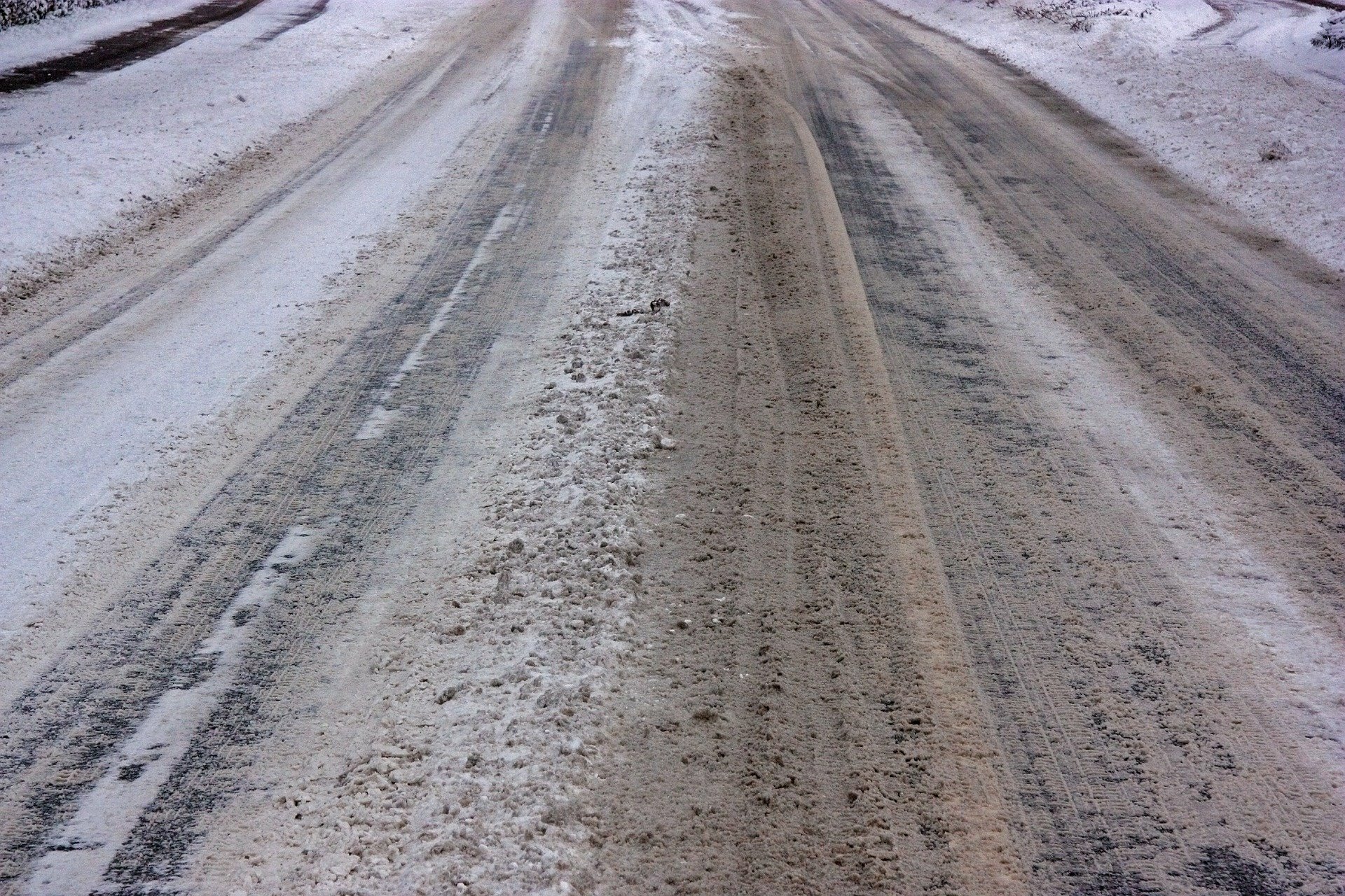 Der Wintereinbruch sorgte am Montagmorgen für glatte Straßen.