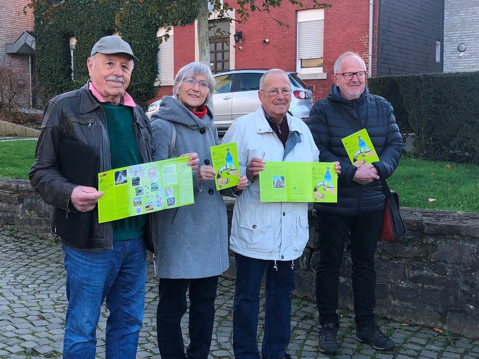 Historiker und Naturfreunde - (v.l.) Rolf Wilden, Dorothee Lausberg, Reiner Breuer und Ben Magrean - haben gemeinsam die »Sternroute 10« auf dem alten Kirchweg zwischen Roetgen und Konzen erlebbar gemacht. Foto: T. Förster