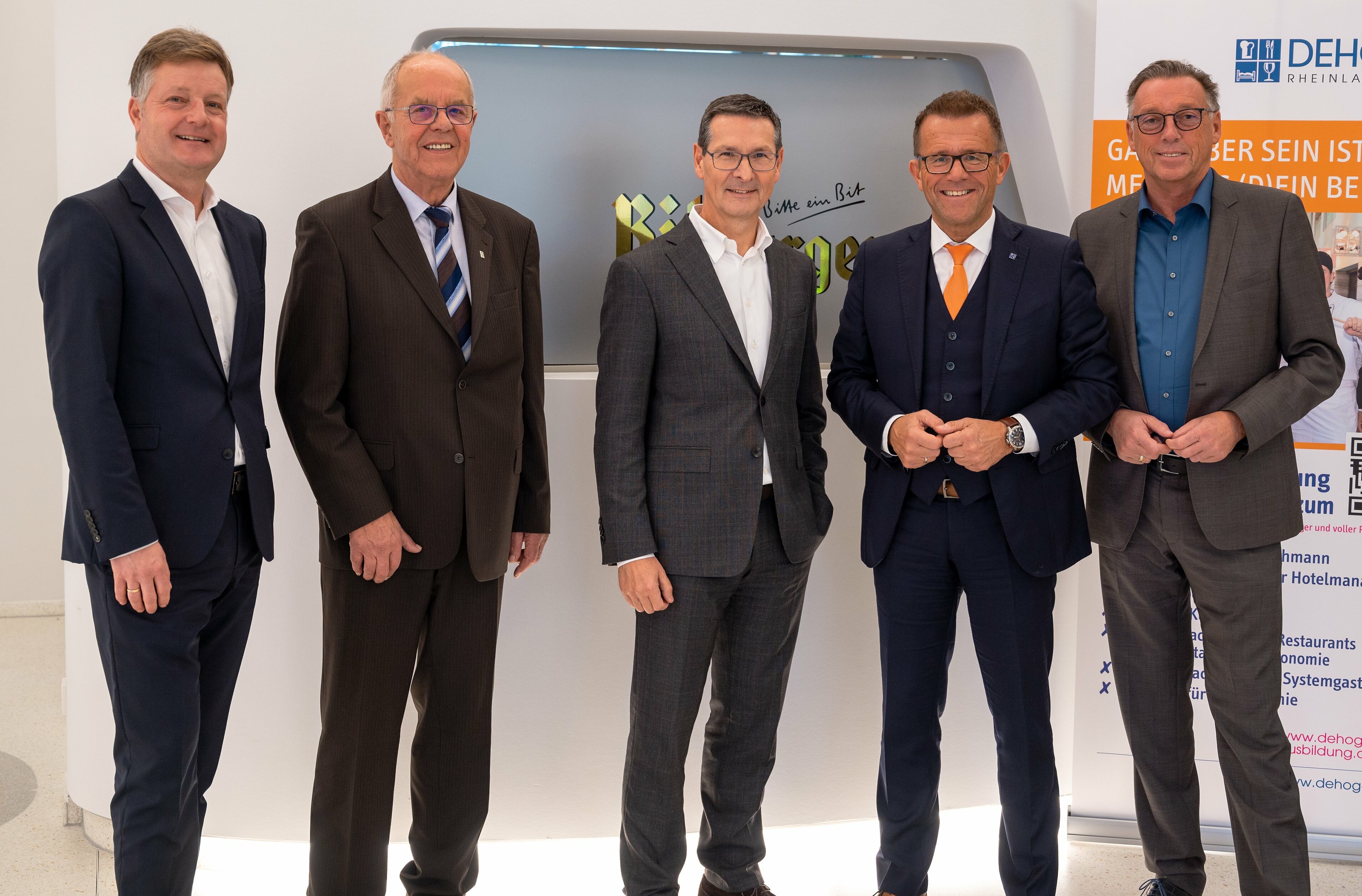 V.l.: Gerd Müller (Bitburger Braugruppe), Alwin Köhler (Vorsitzender Dehoga Eifelkreis), Michael Stumpf (Bitburger Braugruppe), Gereon Haumann (Dehoga-Präsident RLP) und Jürgen Brans (Bitburger Braugruppe)