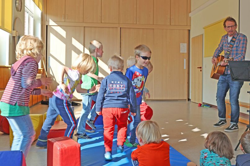 Ehe es mit viel Spaß in die Kita (hier die Kita »Wackelzahn« in Roetgen) geht, müssen alle Kinder aus Baesweiler und der Nordeifel, die im kommenden Sommer einen Platz brauchen, noch bis zum 15. Januar online angemeldet werden.