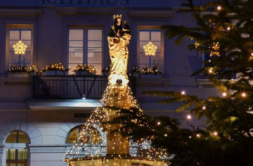 Vor dem Rathaus wird es zeitweise auch eine Weihnachtsbeleuchtung geben.