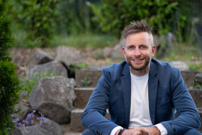 TUSEM-Coach Michael Hegemann gibt im Training klare Kommandos – der Fokus liegt auf Stabilität und Teamgeist.