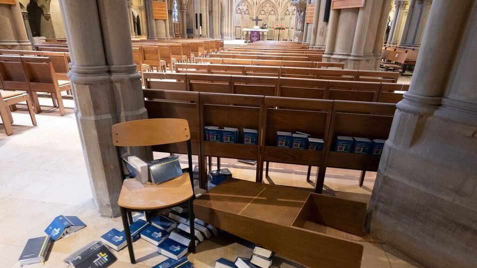 Das Spektrum der erfassten Delikte reicht von Diebstahl und Sachbeschädigung über Hausfriedensbruch bis hin zu einzelnen Brandstiftungen.