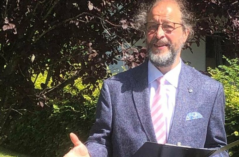 Auf den bewegenden Abschnitten des Lebens brauchen Menschen eine Begleitung: Diese bietet der freie Redner, Burkhard Herpers aus Rollesbroich, auf vielfältige Weise an.