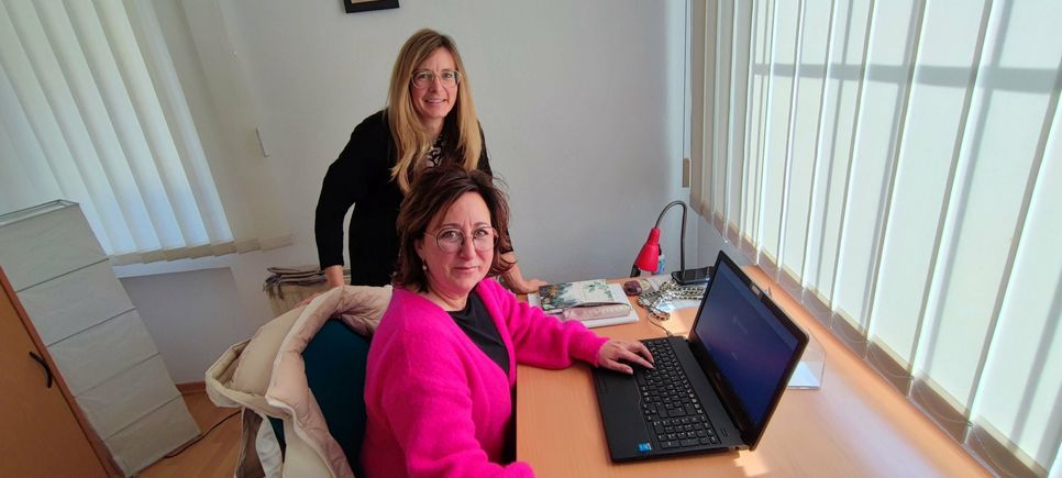 Für die bisherige Leiterin des GenoEifel-Büros in Euskirchen, Ursula Eßer-Lennartz (vorne), sucht die Projektkoordinatorin Corinne Rasky eine Nachfolge.